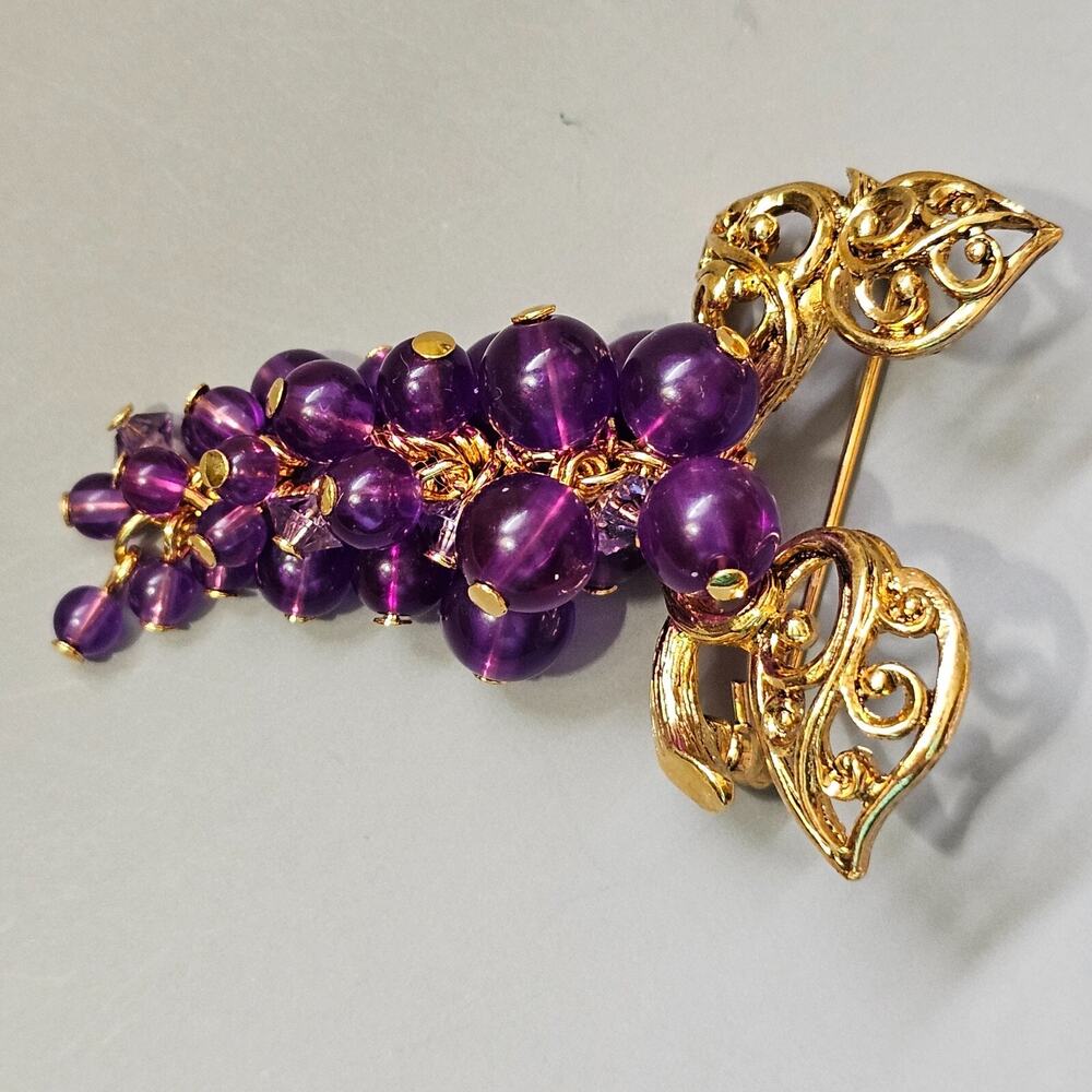 Avon FALL GRAPES Cluster Brooch Lapel Pin Goldtone 1993 Vintage - Picture 4 of 11